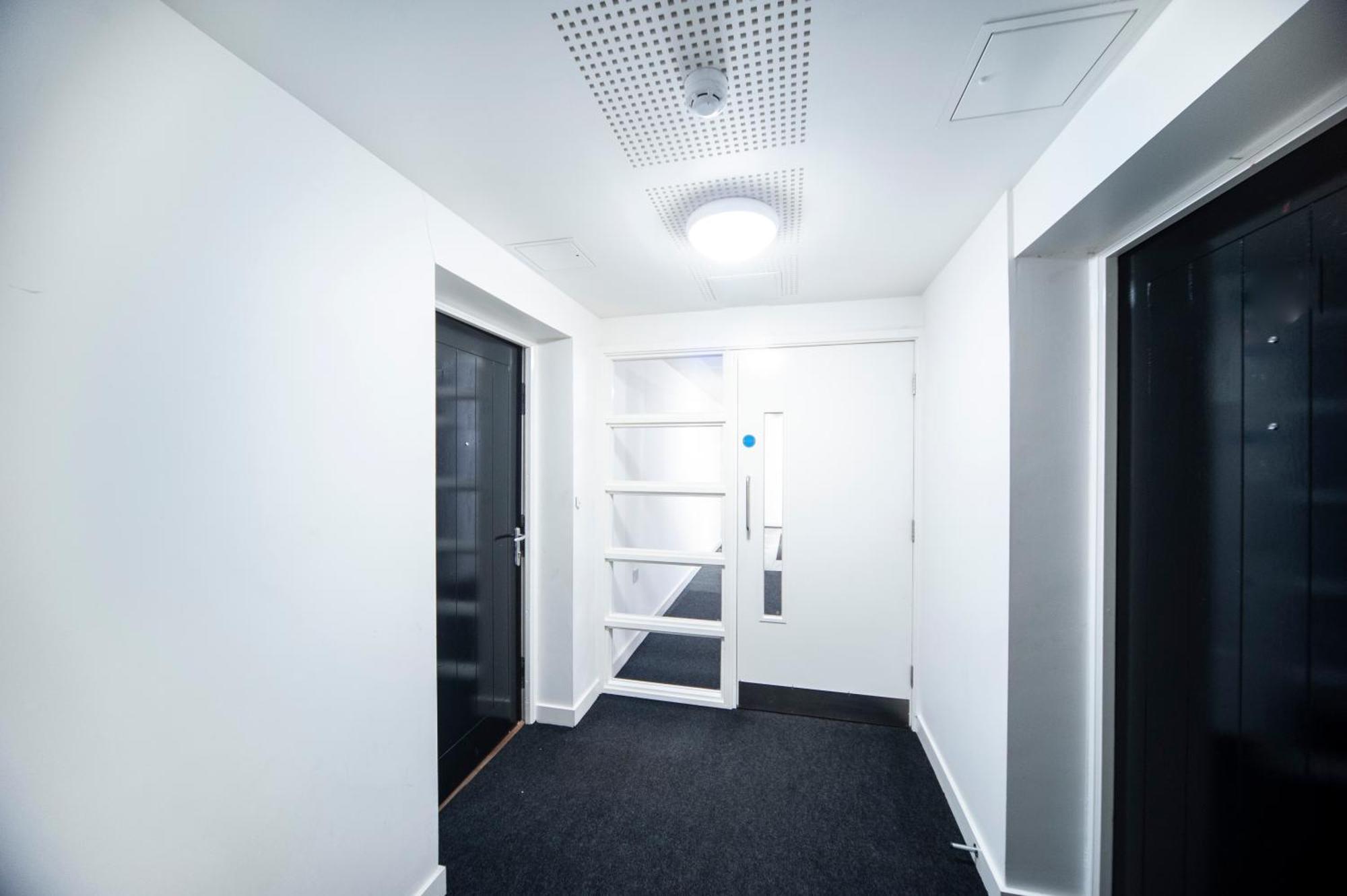 Top Floor Apt - 2 Bed/2 Bath + Private Balcony Londyn Zewnętrze zdjęcie