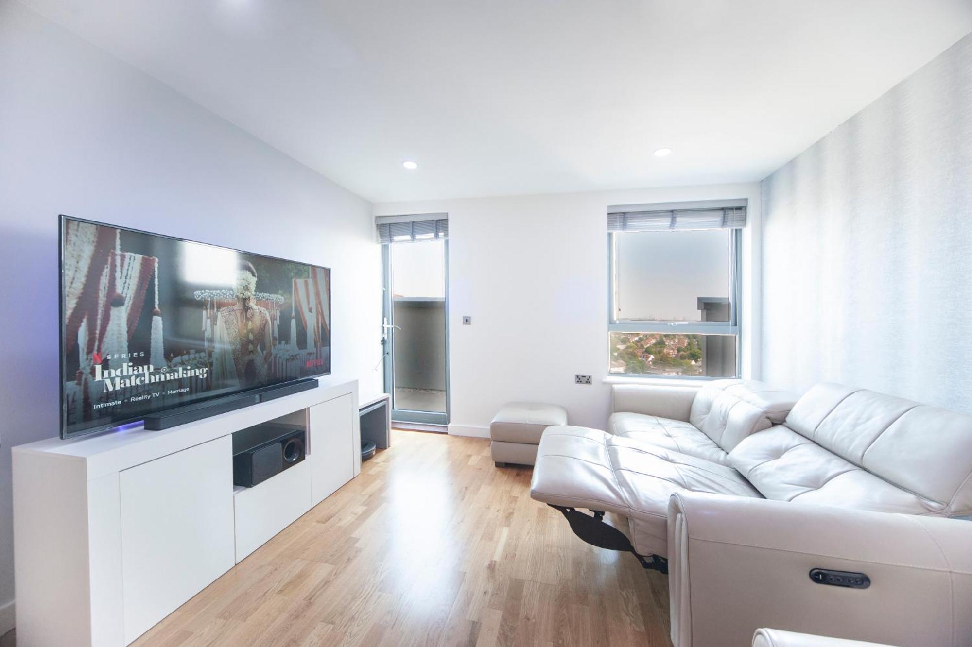 Top Floor Apt - 2 Bed/2 Bath + Private Balcony Londyn Zewnętrze zdjęcie